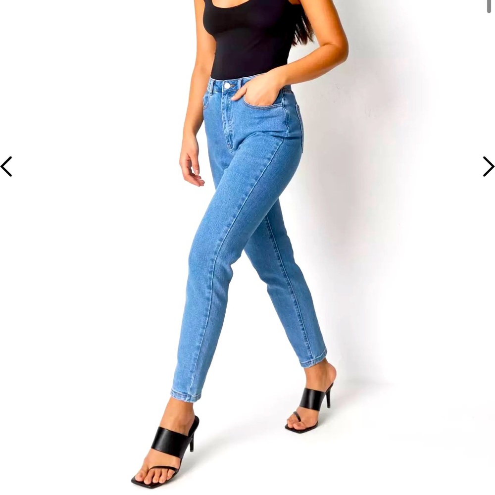 Blue Highwaisted Comfort Stretch Mom Jeans